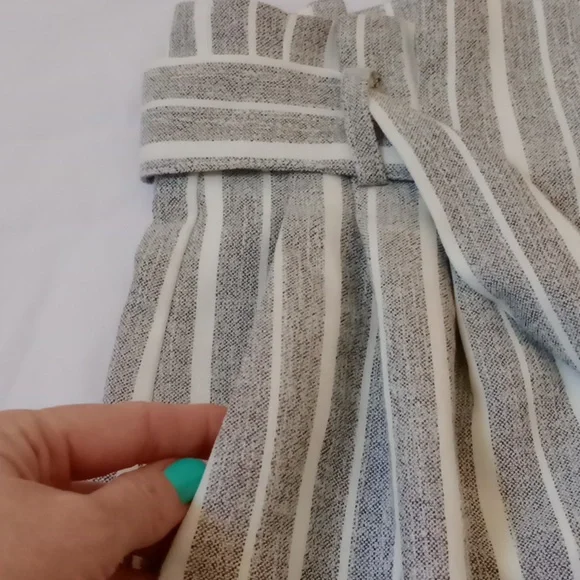 H&M Paperbag Waist Striped Mini Skirt Belted Size 6 Gray White - Picture 6 of 9